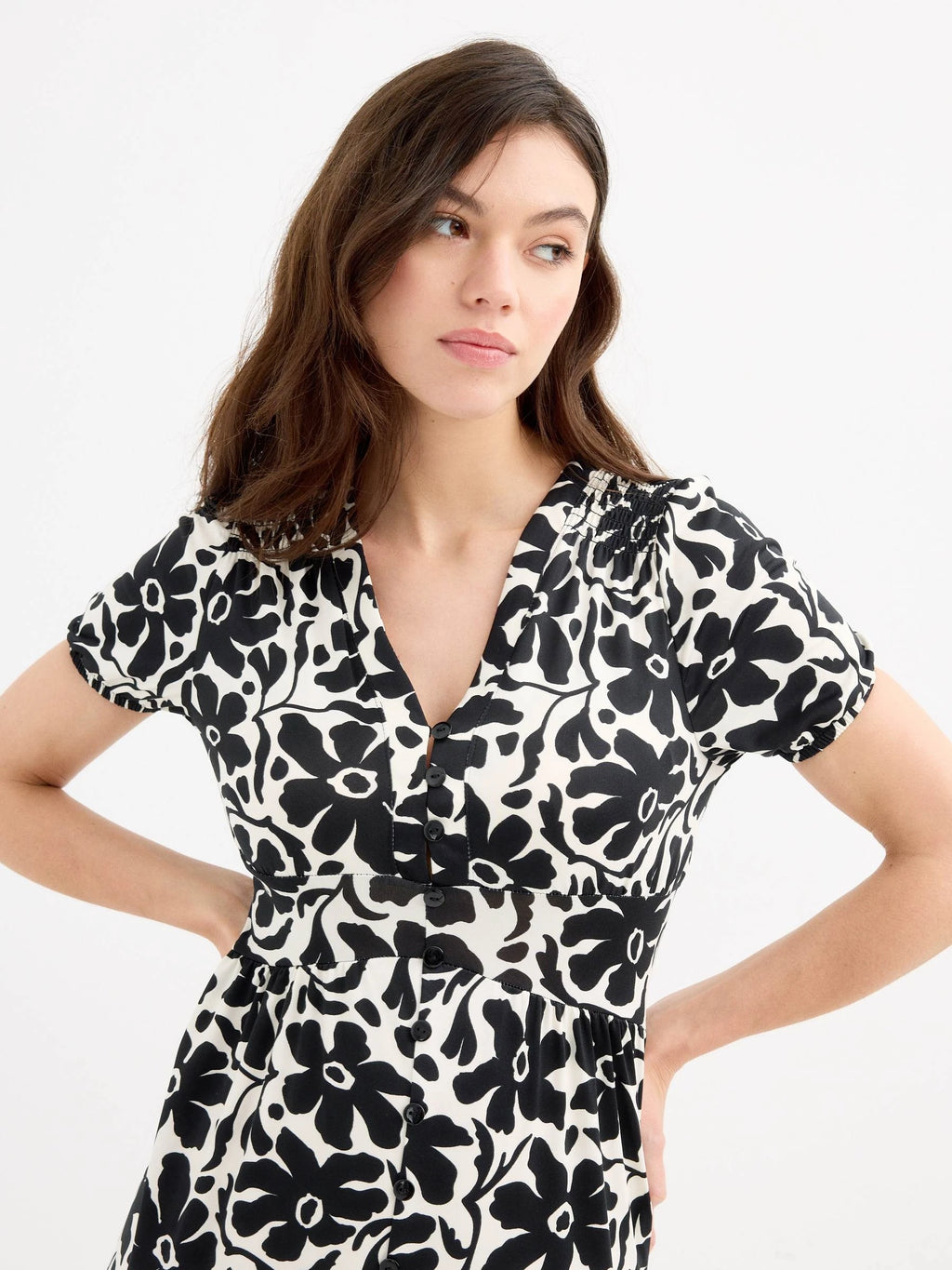 Maxi printed dress with V-neck and short sleeves by Inside, made from soft polyester-elastane blend, featuring button front closure and partially exposed back, perfect for casual everyday wear, ideal for women looking for sty