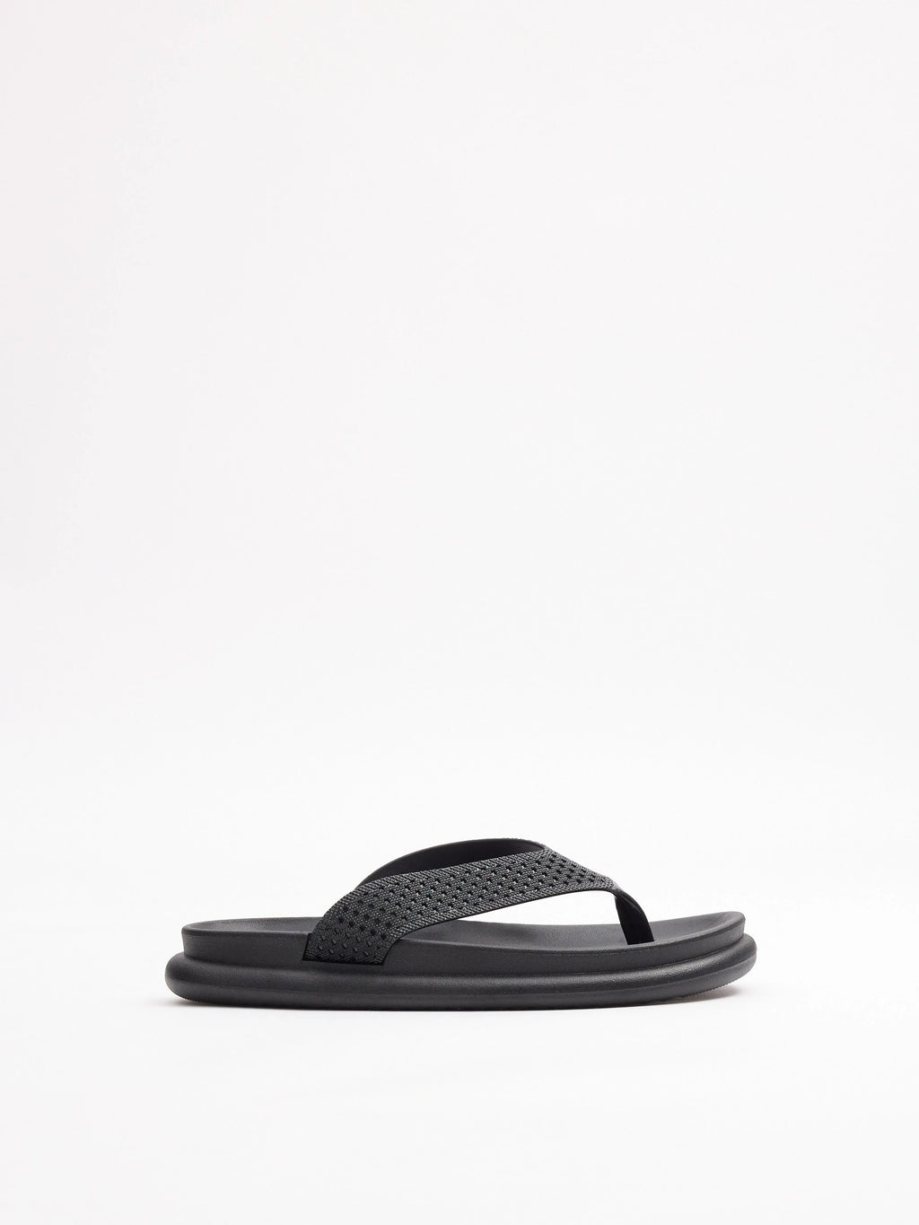 Comfort flat flip flops with design straps and anatomical insole for greater comfort inside