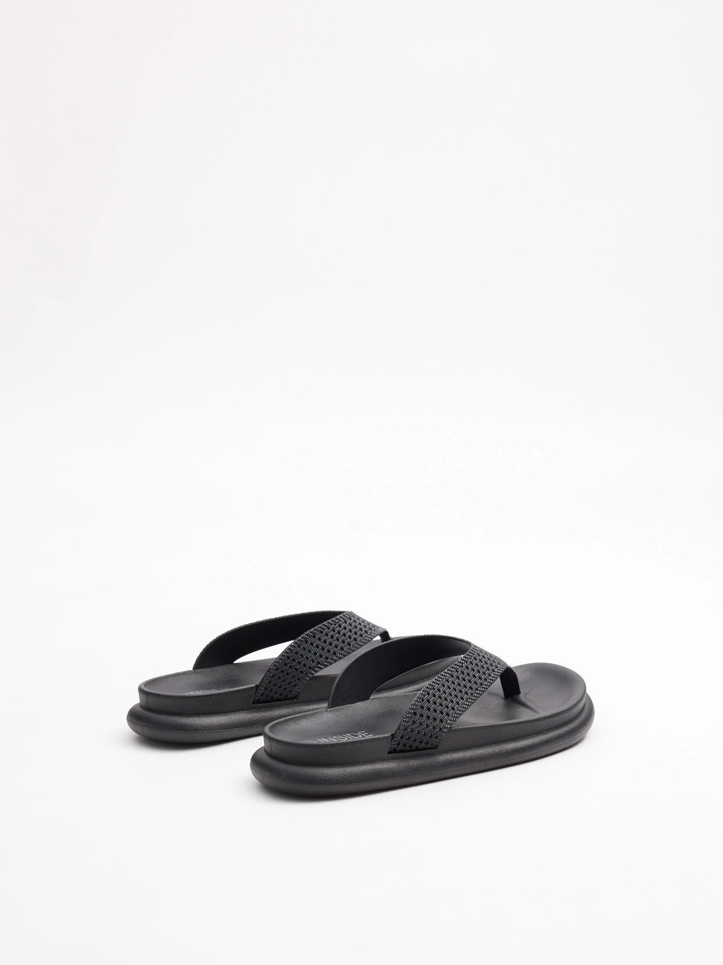Comfort flat flip flops with design straps and anatomical insole for greater comfort inside
