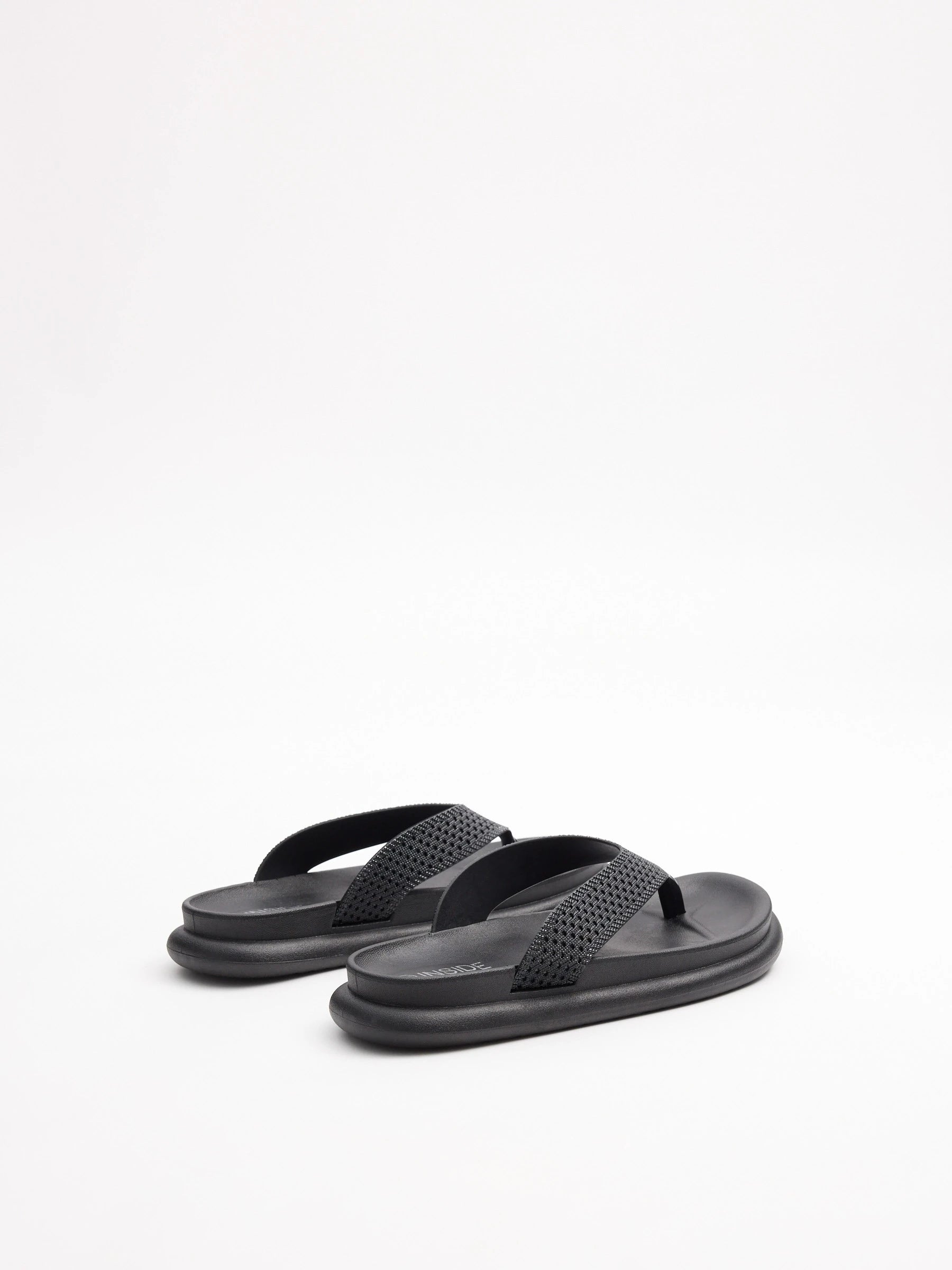 Comfort flat flip flops with design straps and anatomical insole for greater comfort inside